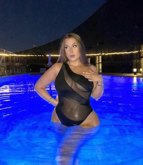 Foto di nudo di fuga di OnlyFans di Ariella Eder