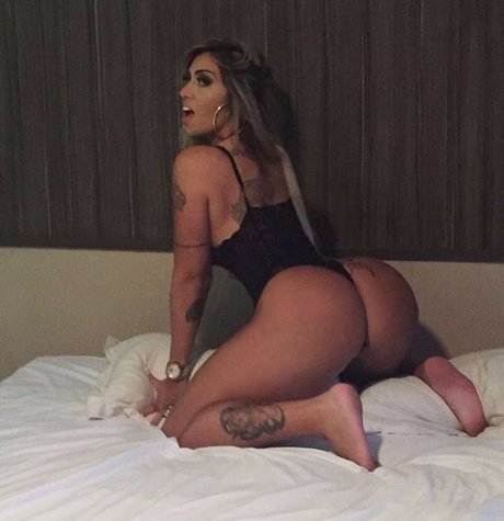 Foto di nudo di fuga di OnlyFans di Juju Ferrari