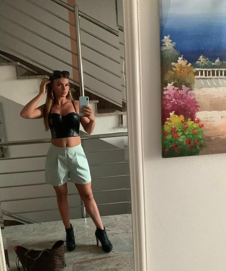 Foto di nudo di fuga di OnlyFans di Sarah Slavo