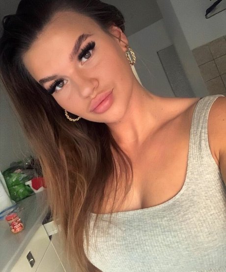 Foto di nudo di fuga di OnlyFans di Sarah Slavo