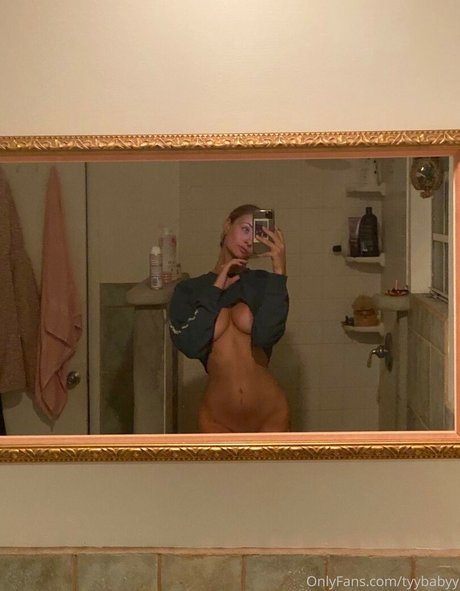 Foto di nudo di fuga di OnlyFans di Tyybabyy