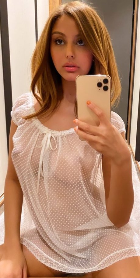 Foto di nudo di fuga di OnlyFans di Zahia Dehar