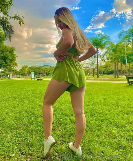 Foto di nudo di fuga di OnlyFans di Miawhitez