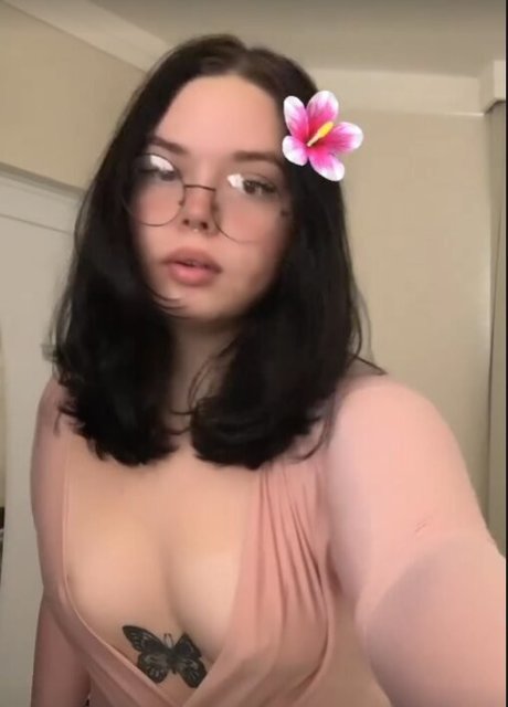 Foto di nudo di fuga di OnlyFans di Miaumiauloira