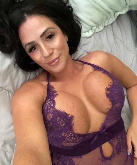 Foto di nudo di fuga di OnlyFans di Ariella Ferrera