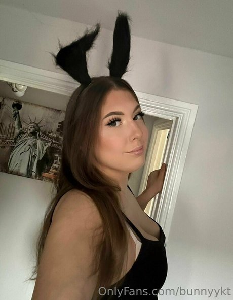 Foto di nudo di fuga di OnlyFans di Tallbunnyy