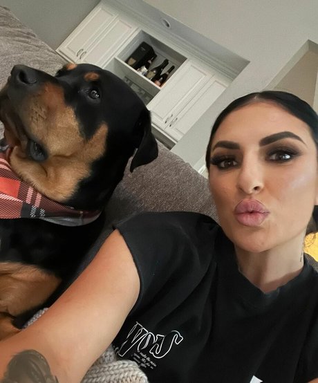 Sonya Deville