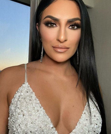 Sonya Deville