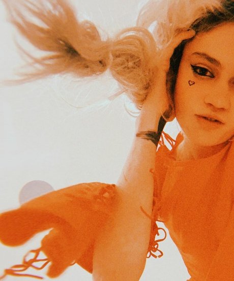 Foto di nudo di fuga di OnlyFans di Grimes