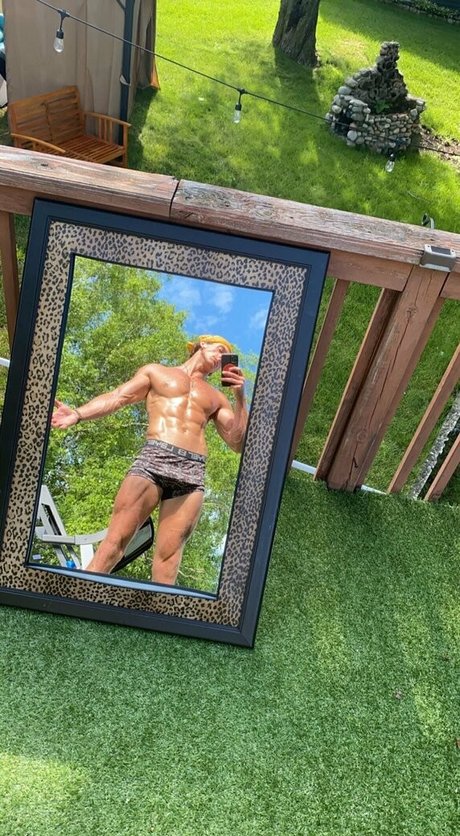 Foto di nudo di fuga di OnlyFans di Tooturntuncensored