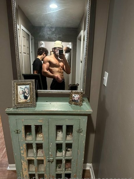 Foto di nudo di fuga di OnlyFans di Tooturntuncensored