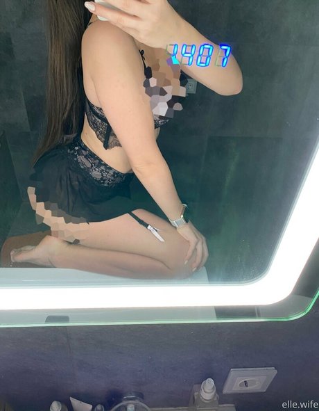 Foto di nudo di fuga di OnlyFans di Letsplaywife