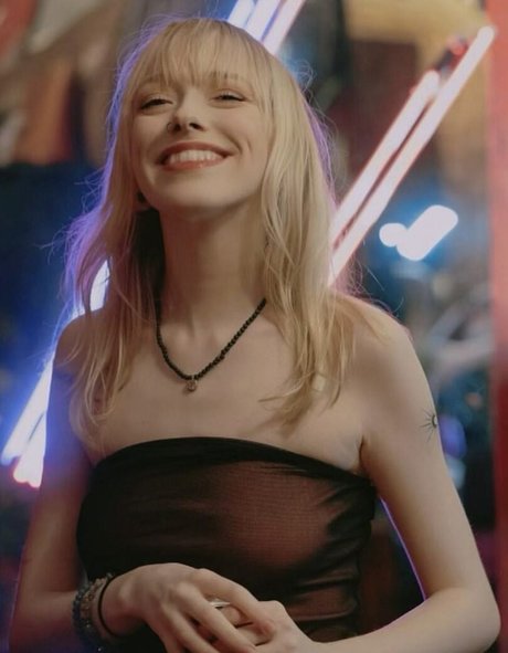 Foto di nudo di fuga di OnlyFans di Amybeth Mcnulty