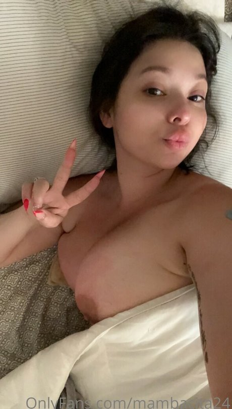 Foto di nudo di fuga di OnlyFans di Mambacita24