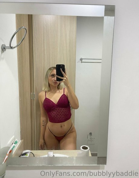 Foto di nudo di fuga di OnlyFans di Bubblyybaddie