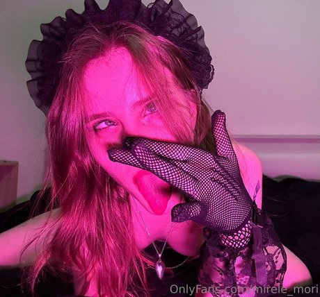 Foto di nudo di fuga di OnlyFans di Mirelemori