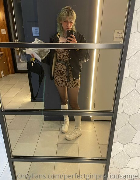 Foto di nudo di fuga di OnlyFans di Xxpissgirl420xx