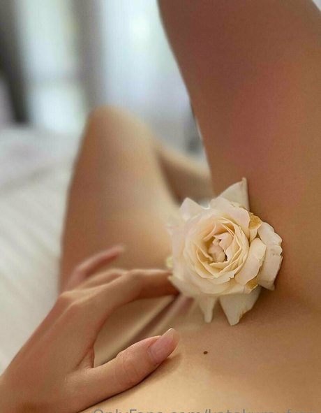 Foto di nudo di fuga di OnlyFans di Katekurayfree