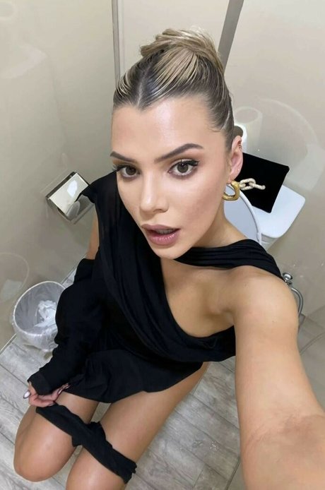 Foto di nudo di fuga di OnlyFans di Alissa Violet