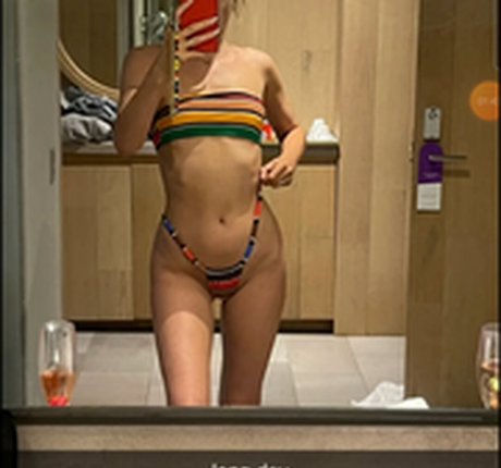 Foto di nudo di fuga di OnlyFans di Alissa Violet