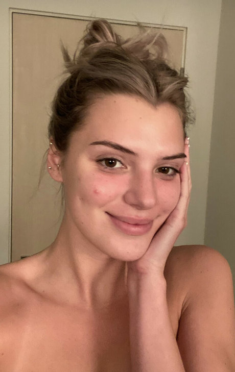 Alissa Violet