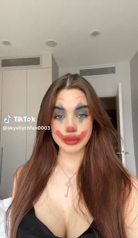 Foto di nudo di fuga di OnlyFans di Akyuliych
