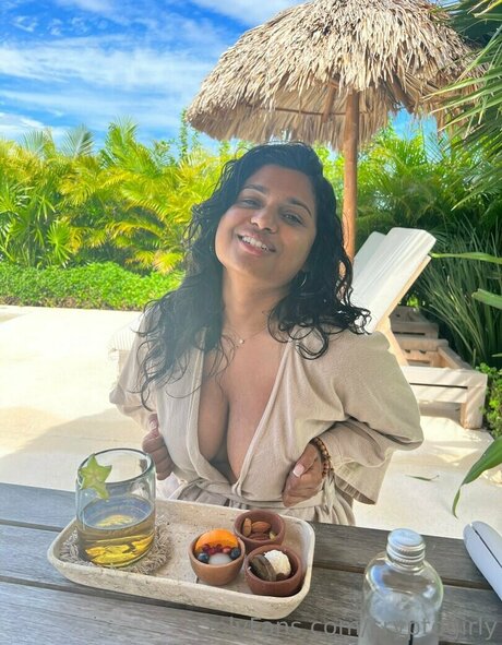 Foto di nudo di fuga di OnlyFans di Miss Patel