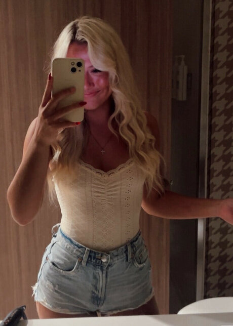 Foto di nudo di fuga di OnlyFans di Lillian Evans