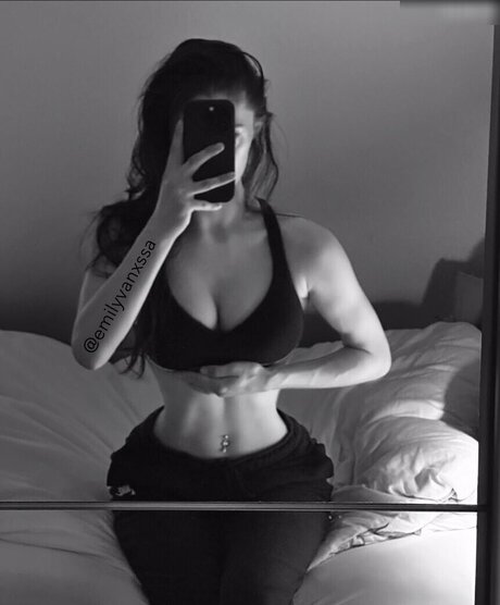 Foto di nudo di fuga di OnlyFans di Emilyvanxssa