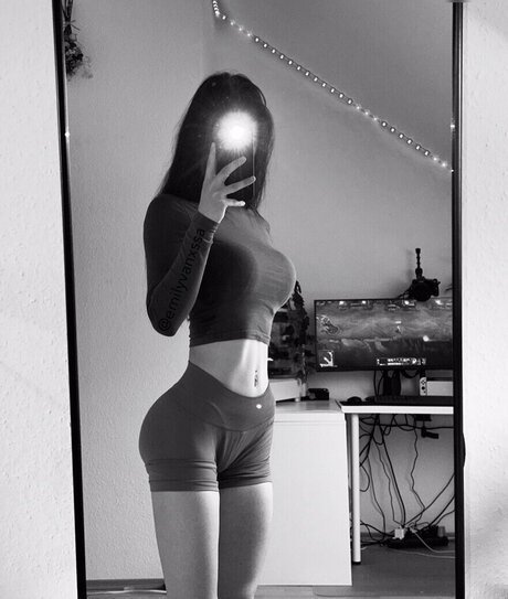 Foto di nudo di fuga di OnlyFans di Emilyvanxssa