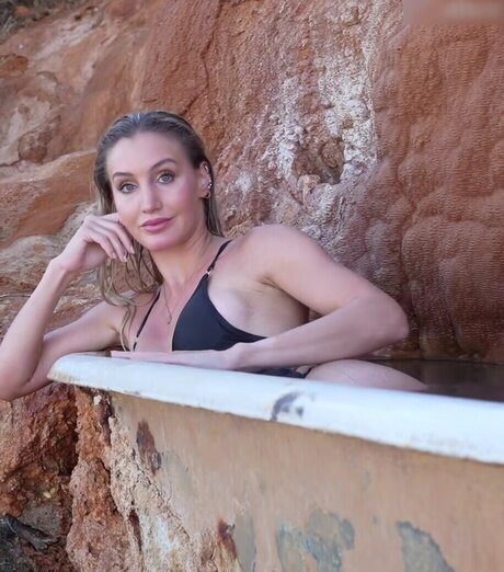 Foto di nudo di fuga di OnlyFans di Julia Baessler