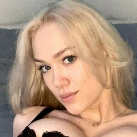 Foto di nudo di fuga di OnlyFans di Rosy May
