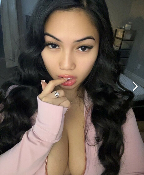 Foto di nudo di fuga di OnlyFans di Prettymfliaa