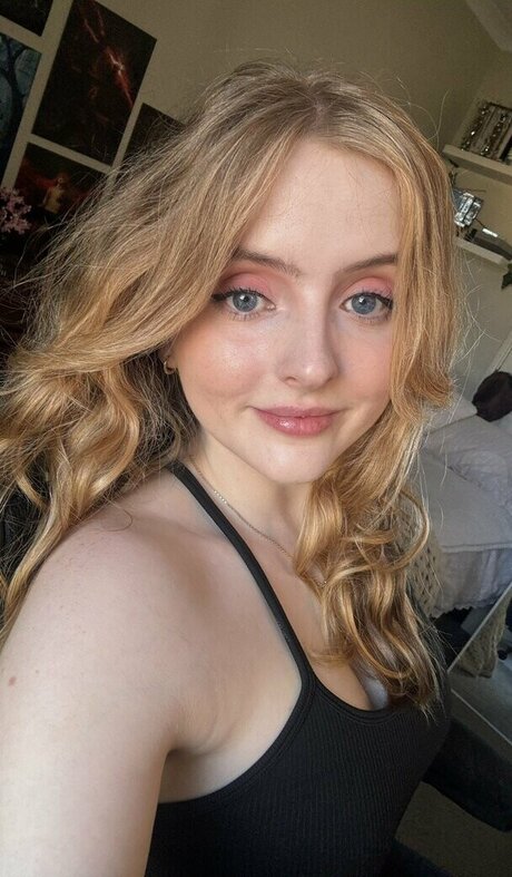 Foto di nudo di fuga di OnlyFans di Krysttl