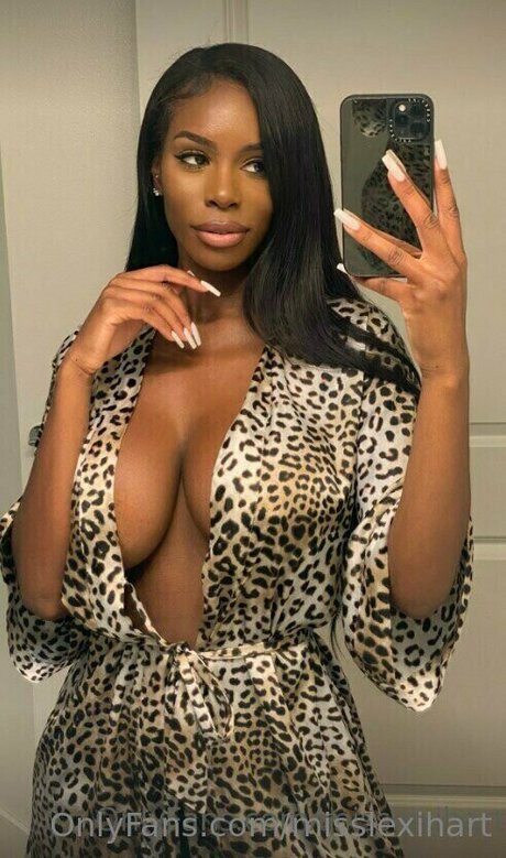 Foto di nudo di fuga di OnlyFans di Lexi Hart