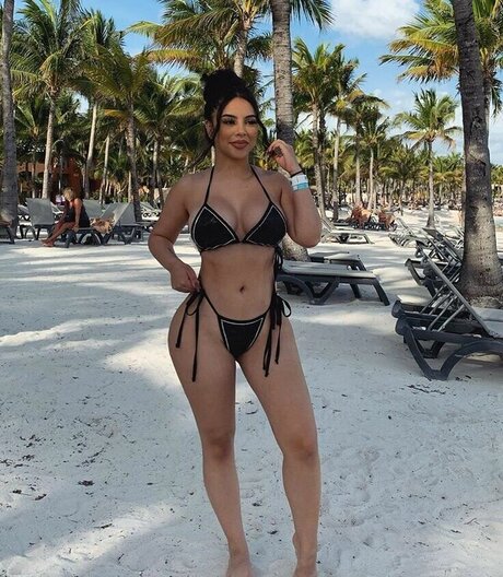 Foto di nudo di fuga di OnlyFans di Alondra Dessy