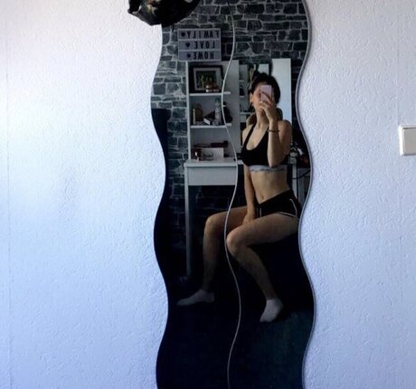 Foto di nudo di fuga di OnlyFans di Tinelilnumb