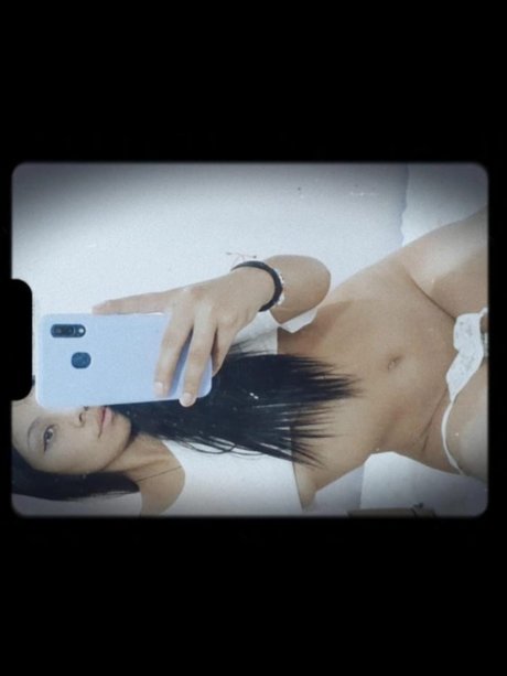 Foto di nudo di fuga di OnlyFans di Laura Avila