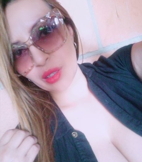 Foto di nudo di fuga di OnlyFans di Lalita