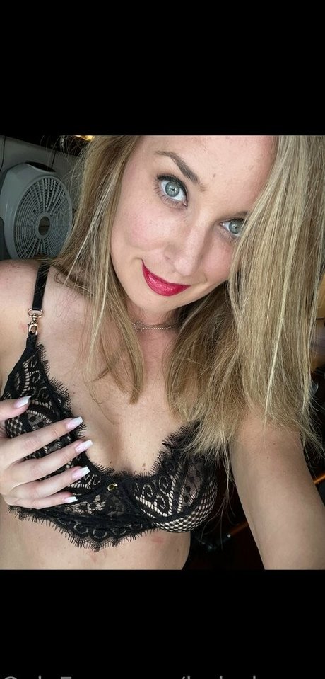 Foto di nudo di fuga di OnlyFans di Lyricinmyhead
