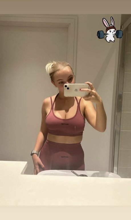 Foto di nudo di fuga di OnlyFans di Emily Hewertson