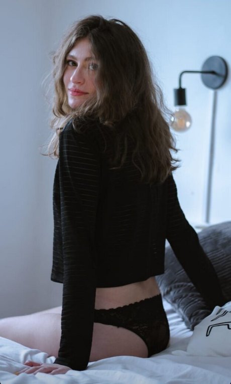 Foto di nudo di fuga di OnlyFans di Lauratavora