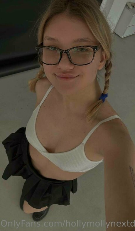 Hollymollynextdoor