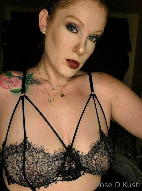 Foto di nudo di fuga di OnlyFans di Rosedkush