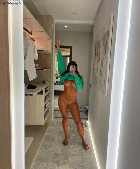 Foto di nudo di fuga di OnlyFans di Livefitelle