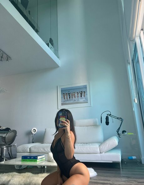 Foto di nudo di fuga di OnlyFans di Nikkidoyon