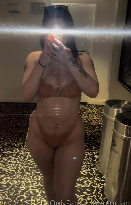 Foto di nudo di fuga di OnlyFans di Munjan