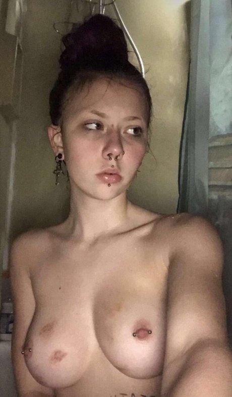 Foto di nudo di fuga di OnlyFans di Radianttoilet