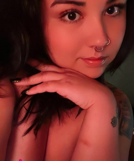 Foto di nudo di fuga di OnlyFans di Suki Jade