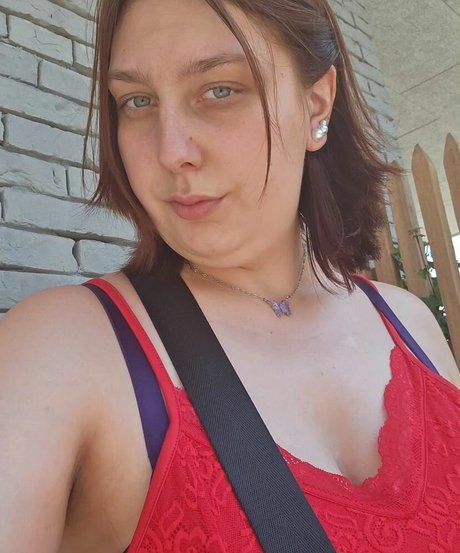Foto di nudo di fuga di OnlyFans di Bustyolive